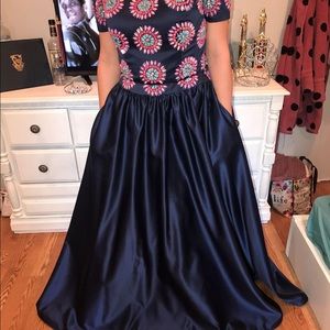 worn once ! HAS POCKETS